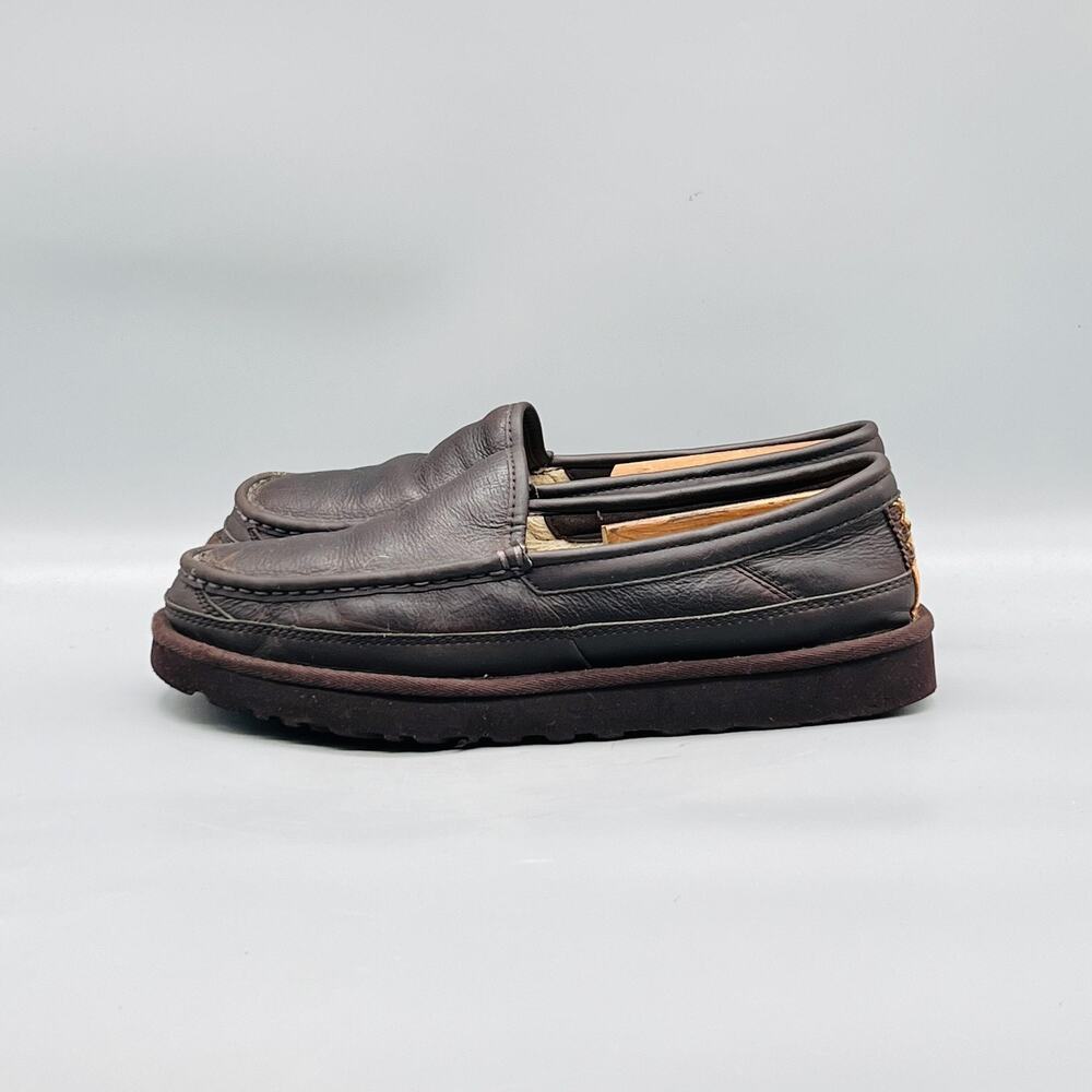 UGG Shoes Mens 9 Brown Leather Shearling Lined Moccasin Moc Toe Slippers Comfort
